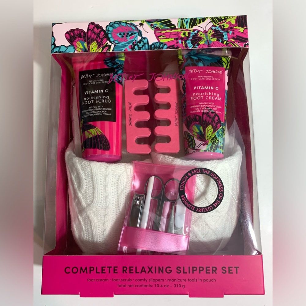 Betsey Johnson Complete Relaxing Slipper Spa Gift Set